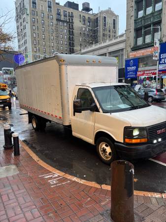 RiteMove-NYC truck from another angle in Manhattan